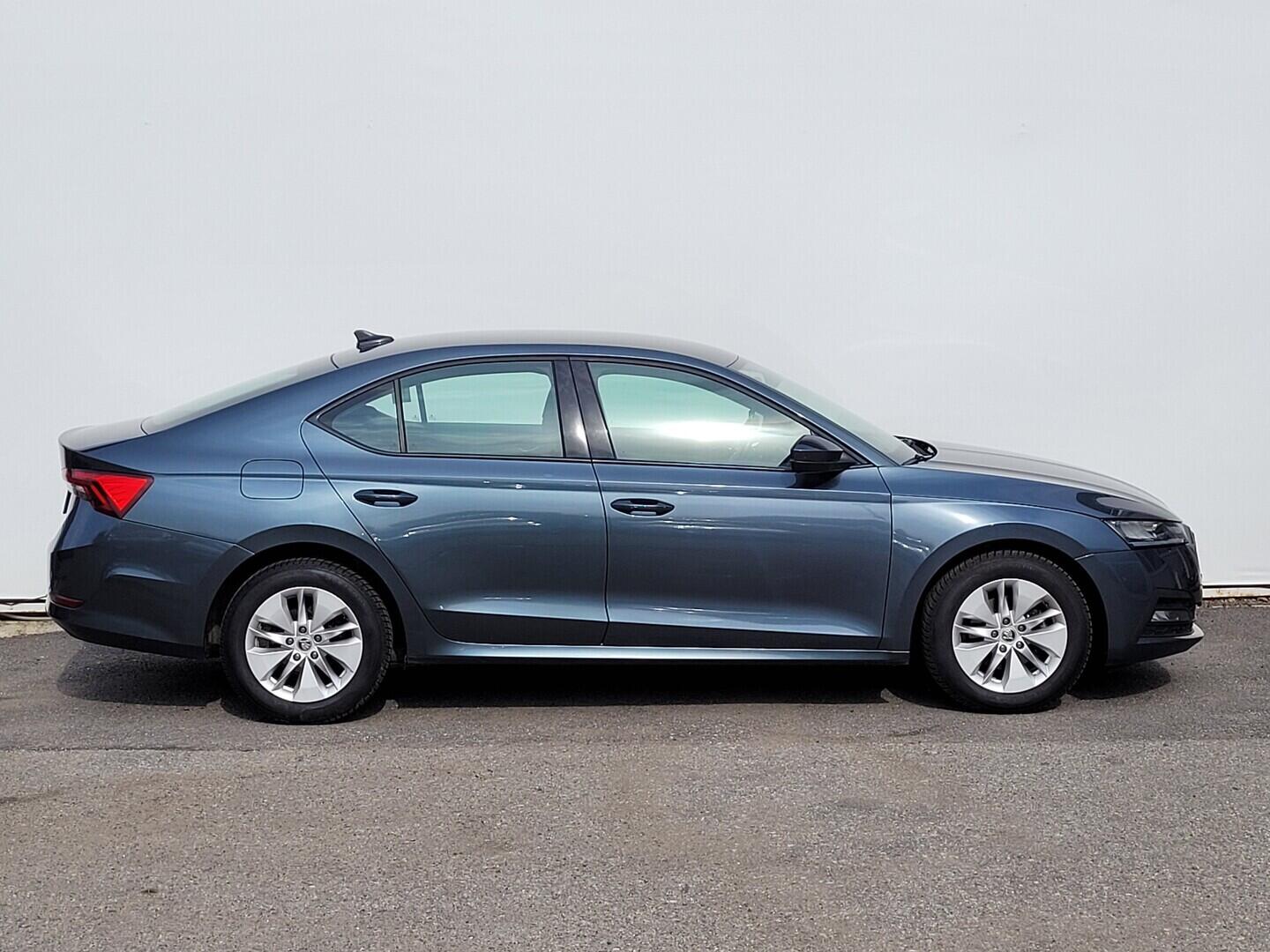 OM190V02608_16.webp_OCTAVIA Ambition Plus 2.0 TDI 85 kW manuál