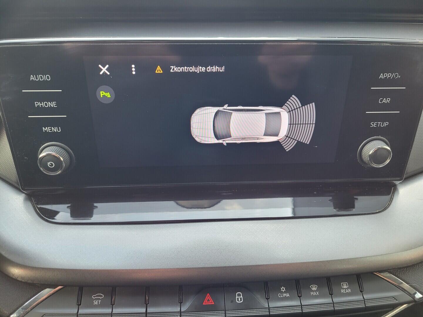 OM190V02608_26.webp_OCTAVIA Ambition Plus 2.0 TDI 85 kW manuál