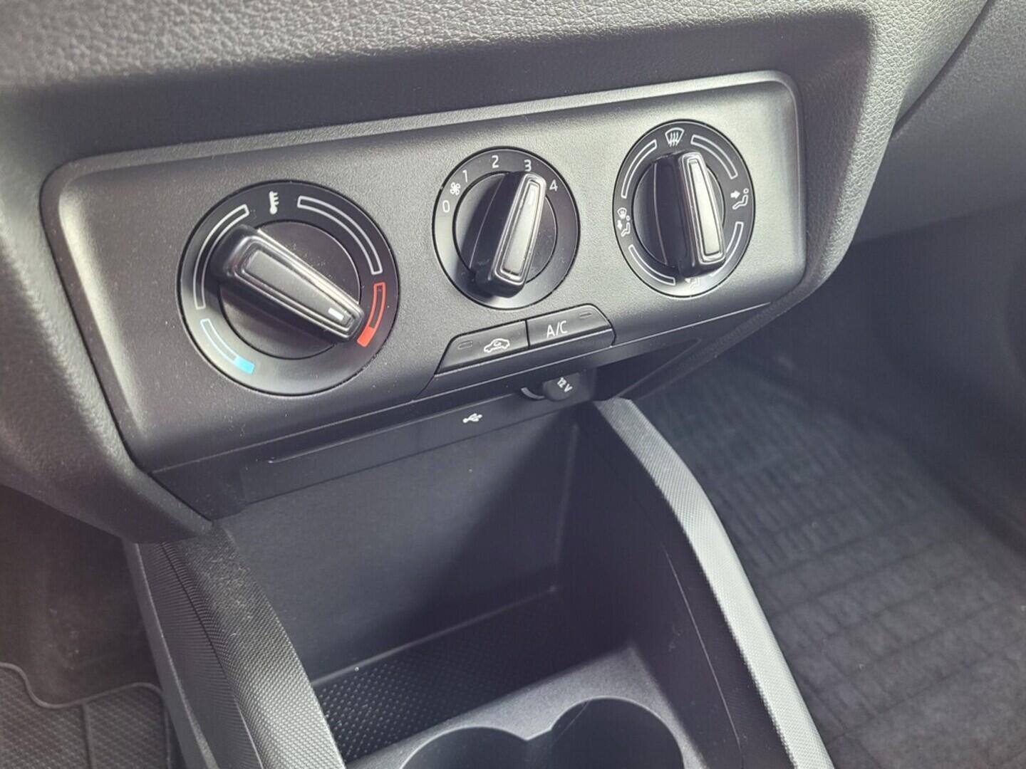 OM190V02609_28.webp_FABIA Ambition 1.0 TSI 70 kW manuál