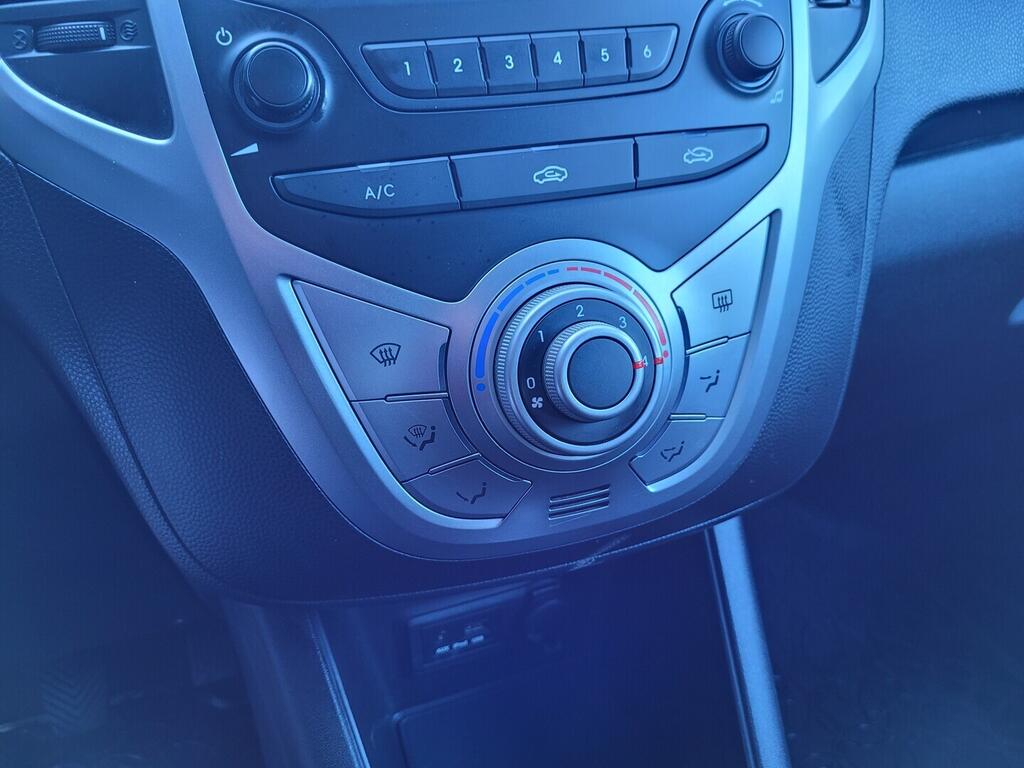 OM190V02610_28.webp_IX20  1.4 DOHC 66 kW manuál