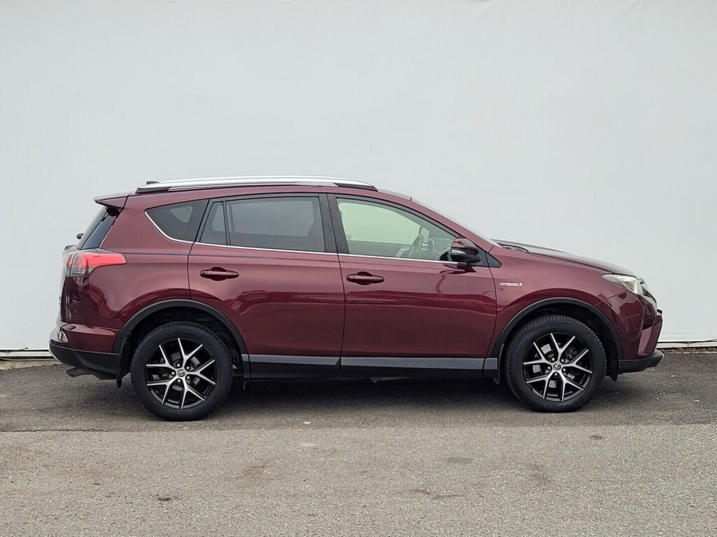 OM190V02624_16.webp_RAV4 Trend 2.5 e-CVT 114 kW automat, DPH