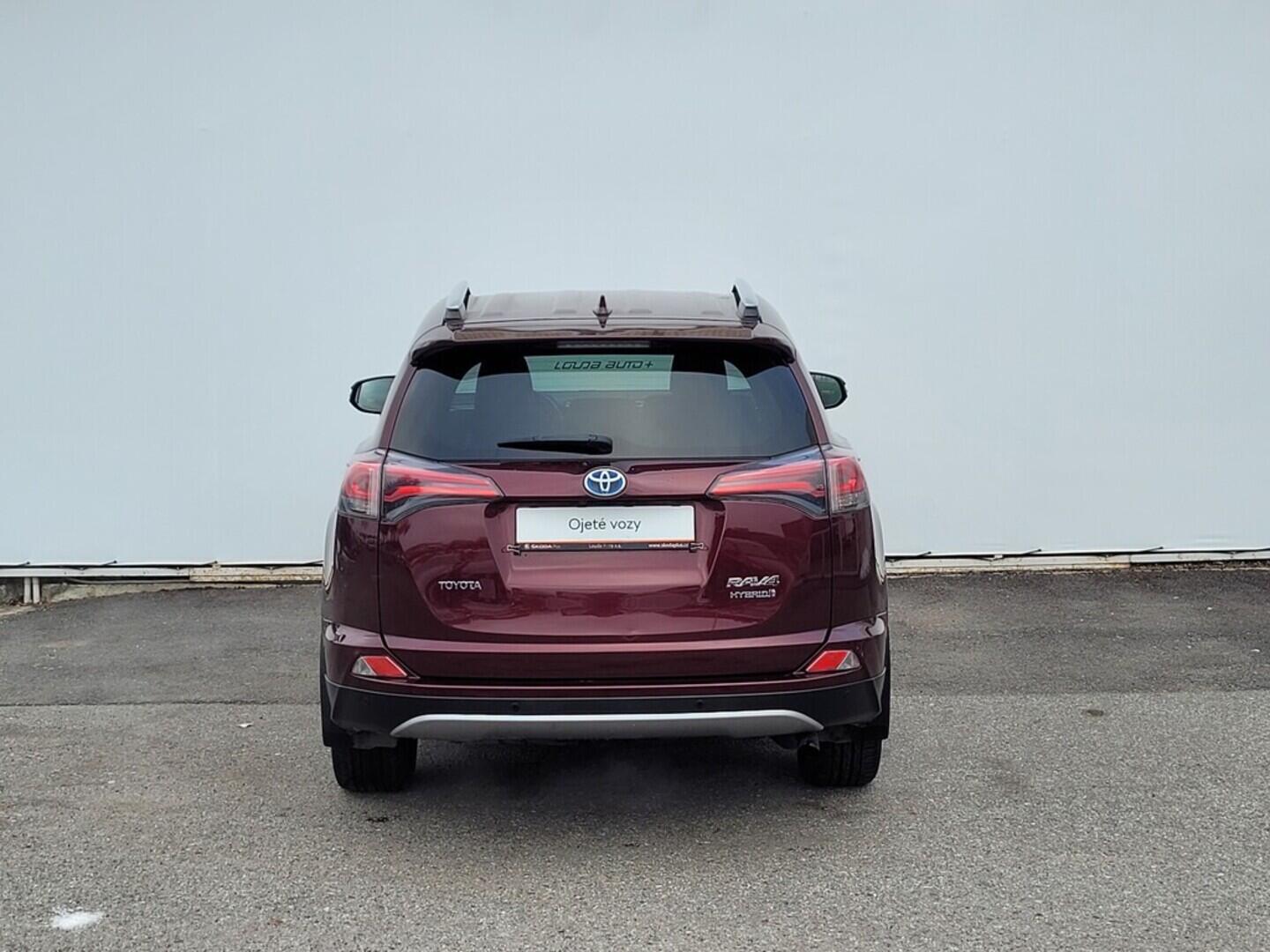 OM190V02624_17.webp_RAV4 Trend 2.5 e-CVT 114 kW automat, DPH