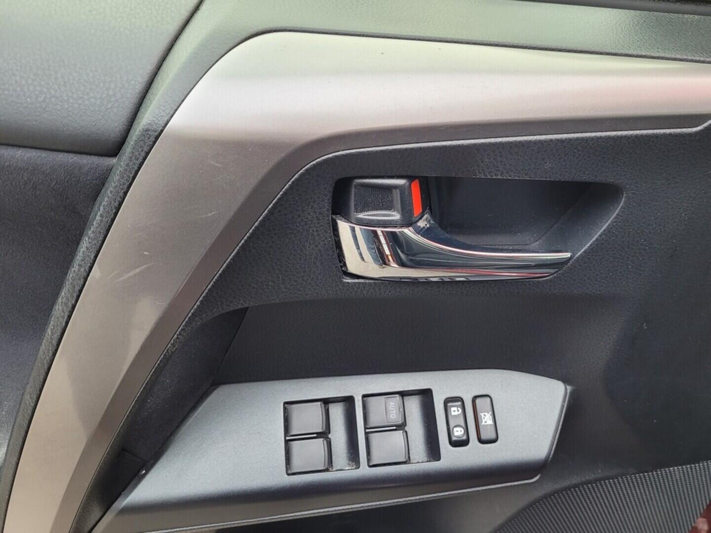 OM190V02624_21.webp_RAV4 Trend 2.5 e-CVT 114 kW automat, DPH