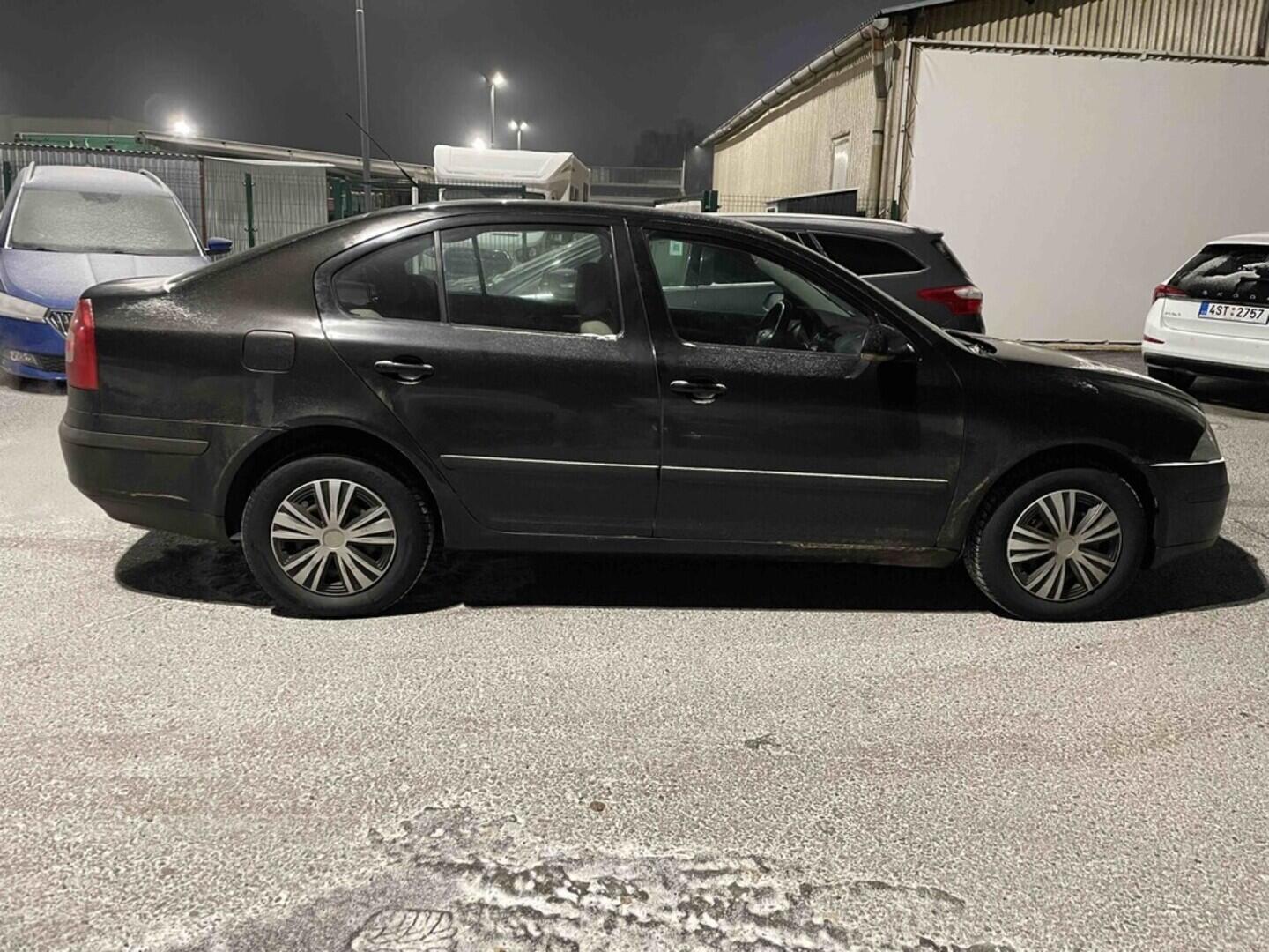 OM190V02634_12.webp_OCTAVIA Ambiente 1.9 TDI 77 kW manuál