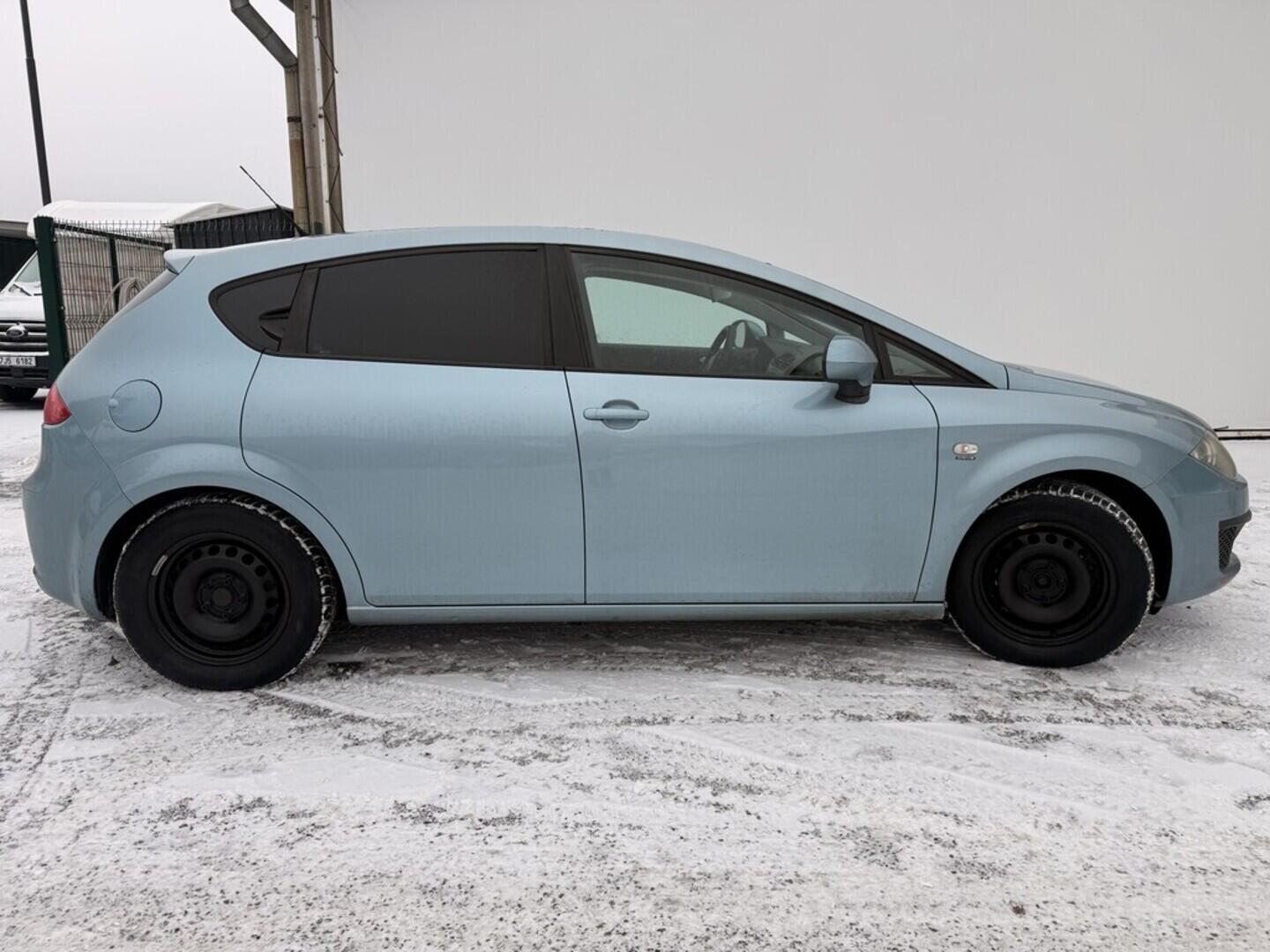 OM190V02636_12.webp_LEON Reference 1.4 TSI 63 kW manuál