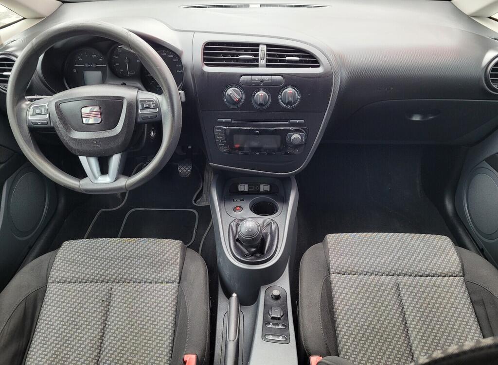 OM190V02636_18.webp_LEON Reference 1.4 TSI 63 kW manuál