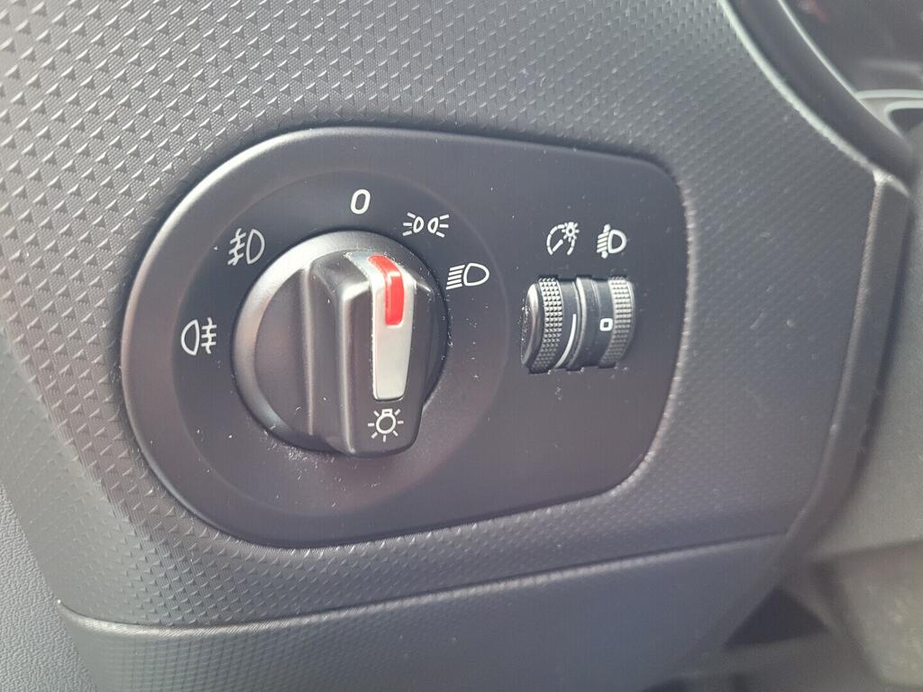 OM190V02636_22.webp_LEON Reference 1.4 TSI 63 kW manuál