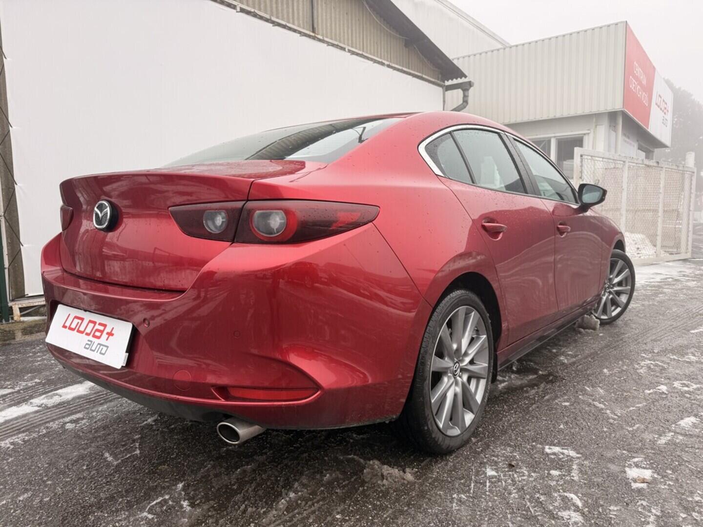 OM190V02637_11.webp_3 plus 2.0  e-Skyactiv G150 110 kW manuál