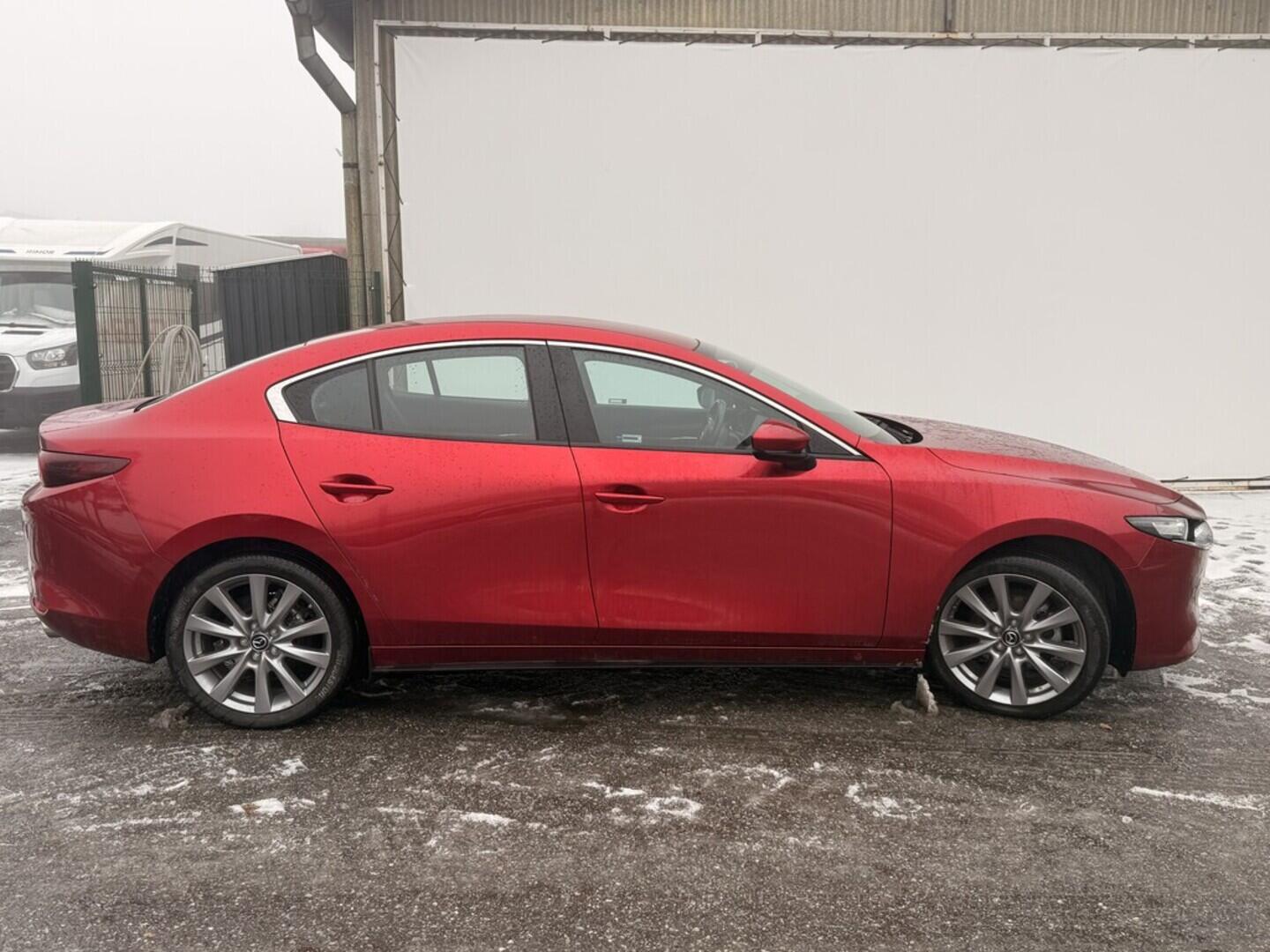 OM190V02637_12.webp_3 plus 2.0  e-Skyactiv G150 110 kW manuál