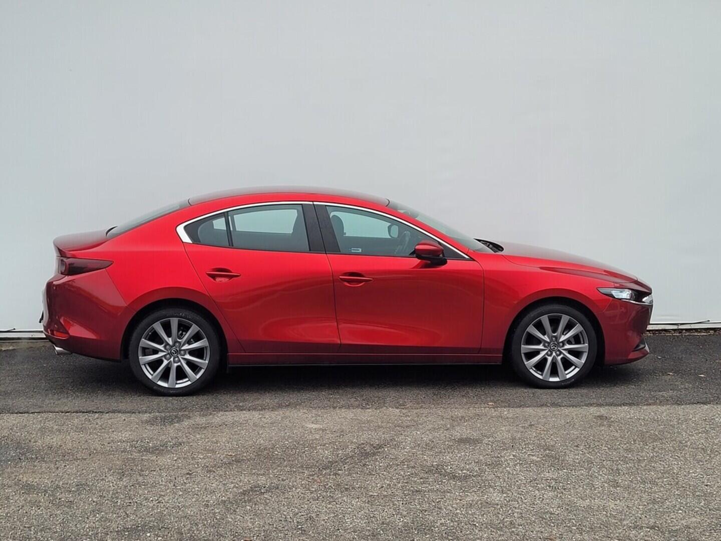 OM190V02637_16.webp_3 plus 2.0  e-Skyactiv G150 110 kW manuál