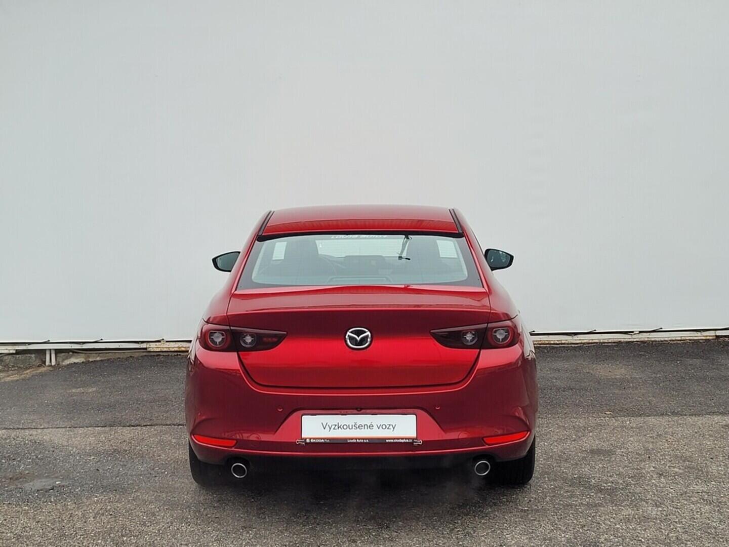 OM190V02637_17.webp_3 plus 2.0  e-Skyactiv G150 110 kW manuál