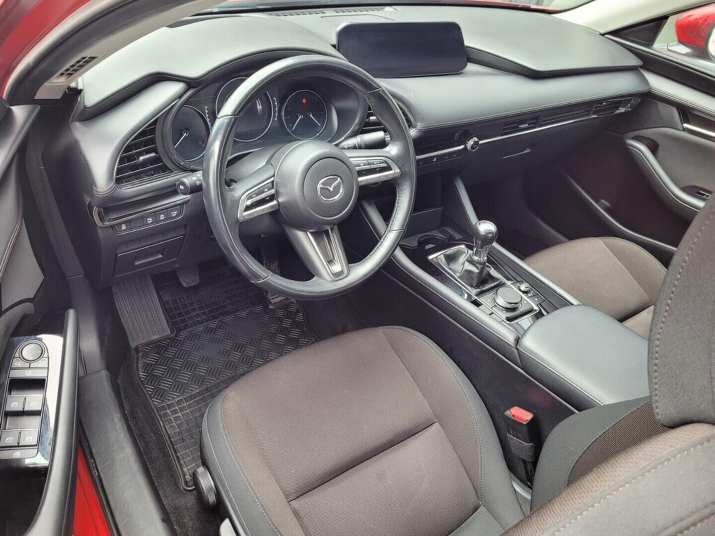 OM190V02637_19.webp_3 plus 2.0  e-Skyactiv G150 110 kW manuál