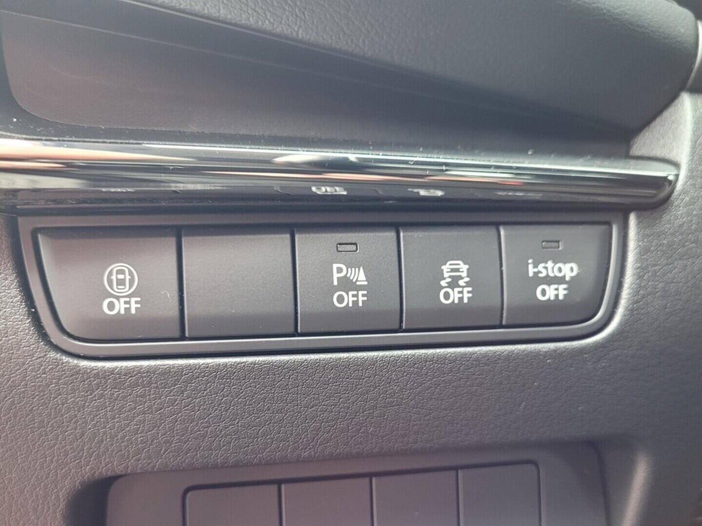 OM190V02637_22.webp_3 plus 2.0  e-Skyactiv G150 110 kW manuál