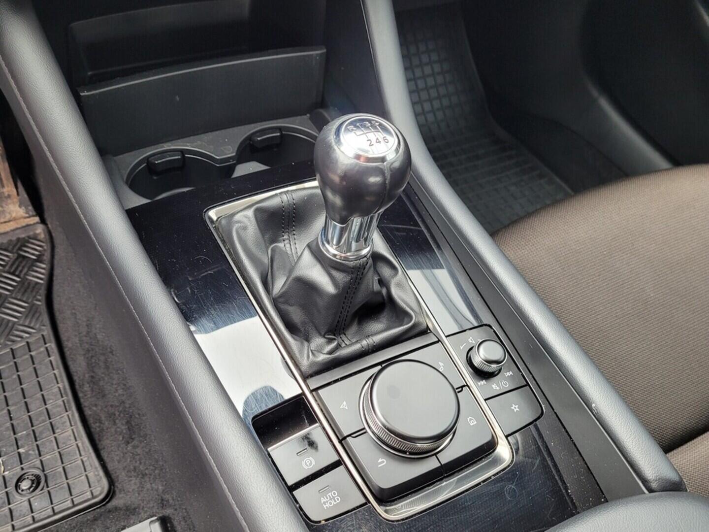 OM190V02637_28.webp_3 plus 2.0  e-Skyactiv G150 110 kW manuál