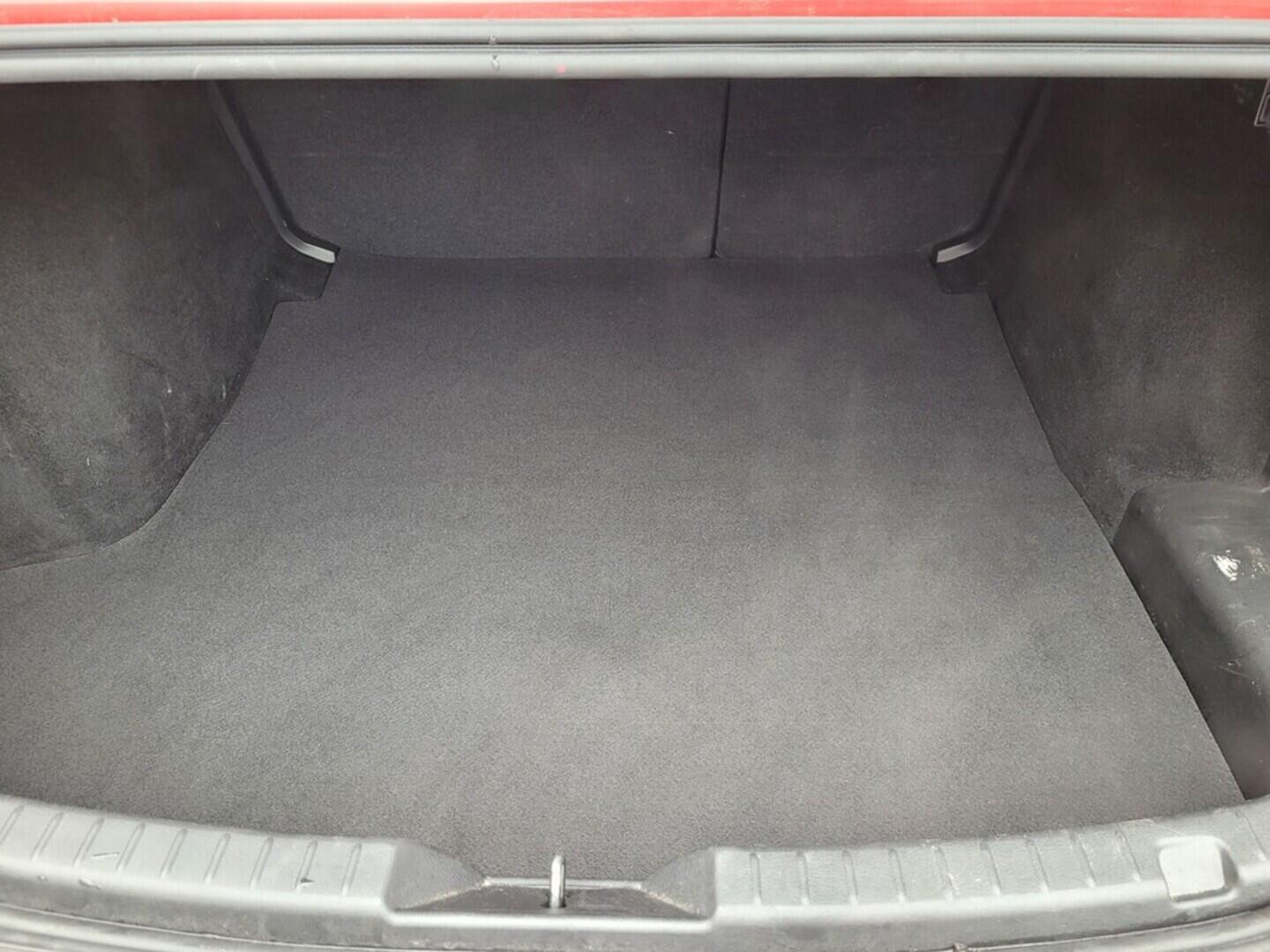 OM190V02637_30.webp_3 plus 2.0  e-Skyactiv G150 110 kW manuál