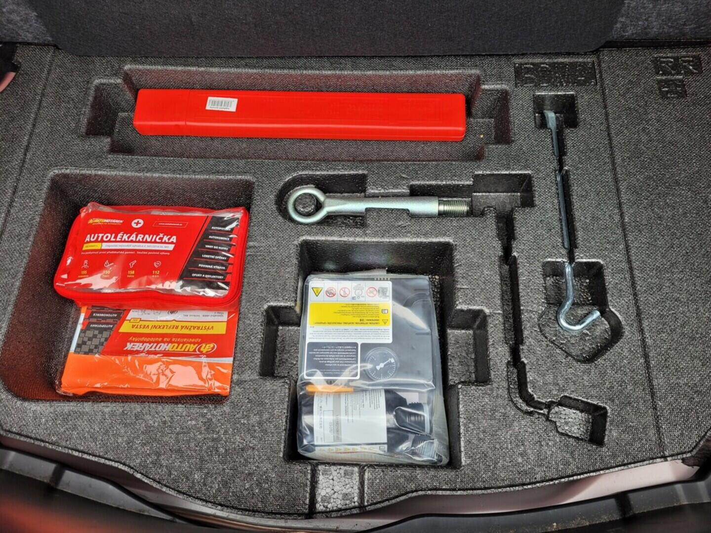 OM190V02637_31.webp_3 plus 2.0  e-Skyactiv G150 110 kW manuál