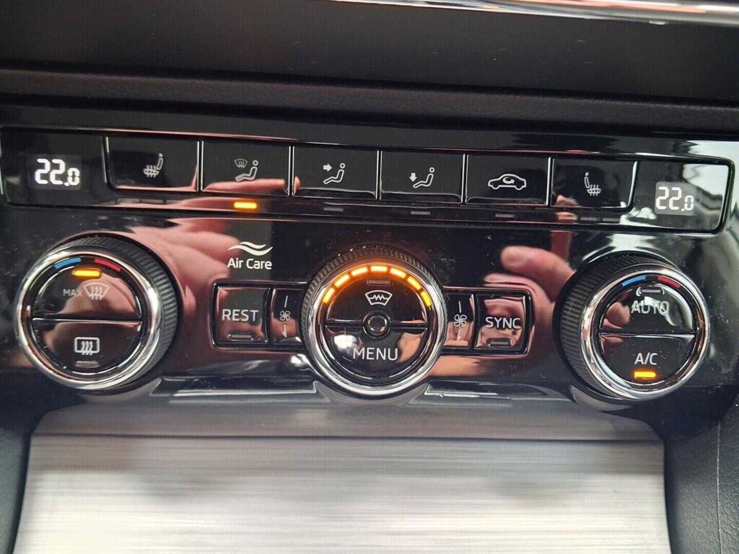 OM190V02664_28.webp_SUPERB Ambition Plus 2.0 TDI 140 kW automat, DPH