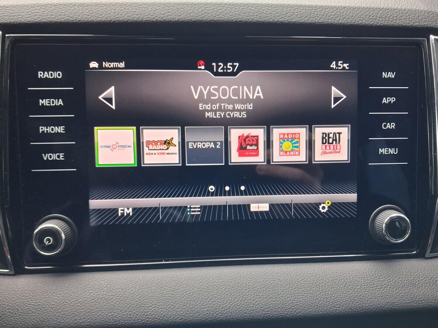 OM190V02670_23.webp_KAROQ Style Plus 2.0 TDI 110 kW manuál