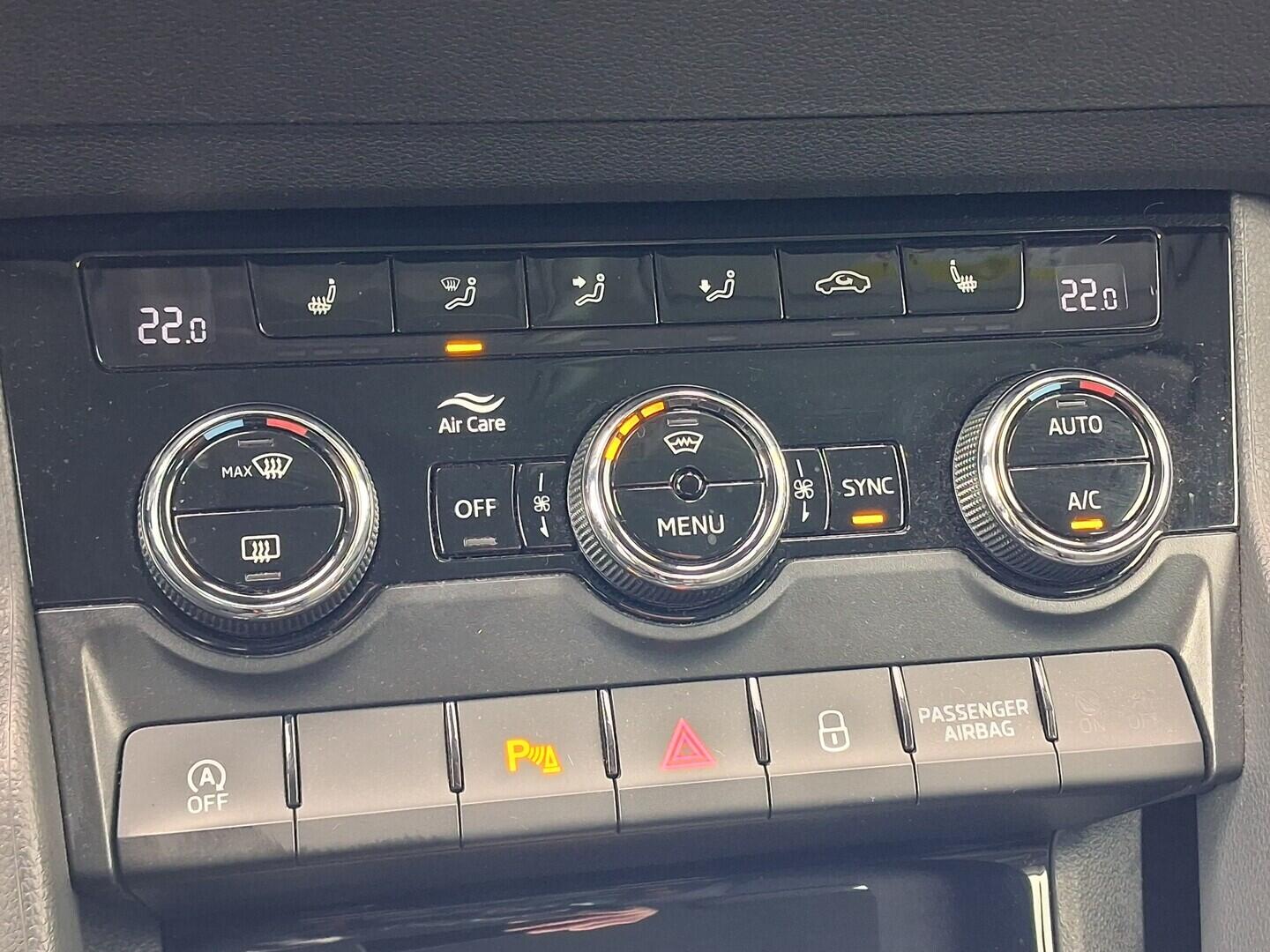 OM190V02670_27.webp_KAROQ Style Plus 2.0 TDI 110 kW manuál