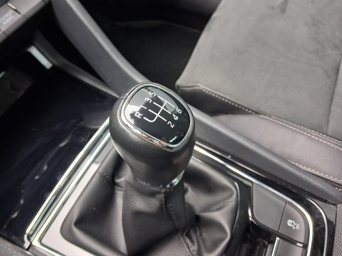 OM190V02670_28.webp_KAROQ Style Plus 2.0 TDI 110 kW manuál