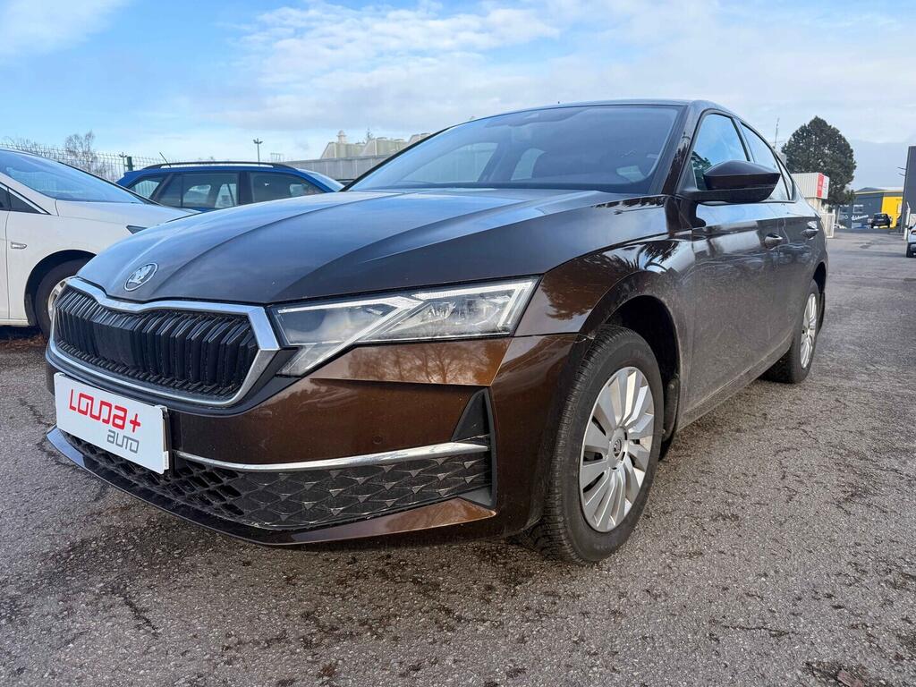 OM190V02676_10.webp_OCTAVIA Selection 1.5 TSI 85 kW manuál