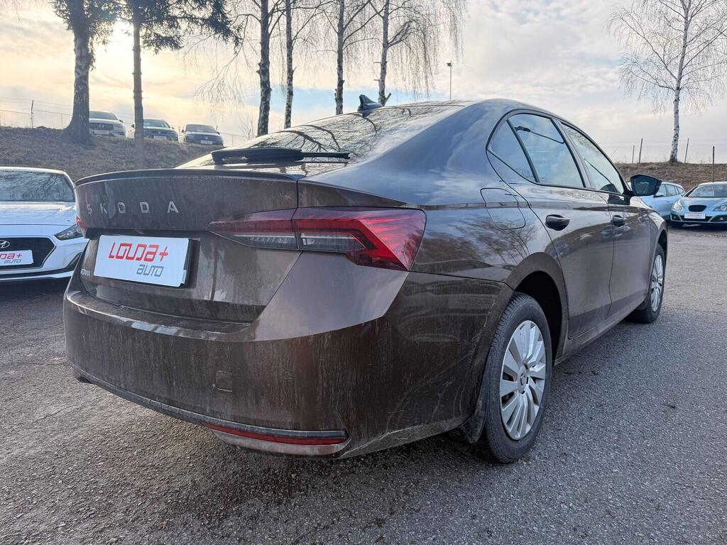 OM190V02676_11.webp_OCTAVIA Selection 1.5 TSI 85 kW manuál