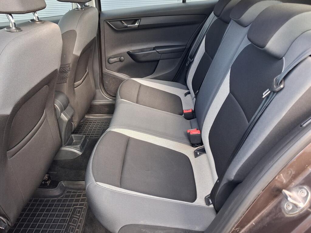 OM190V02681_30.webp_FABIA Ambiente 1.4 TDI 66 kW manuál