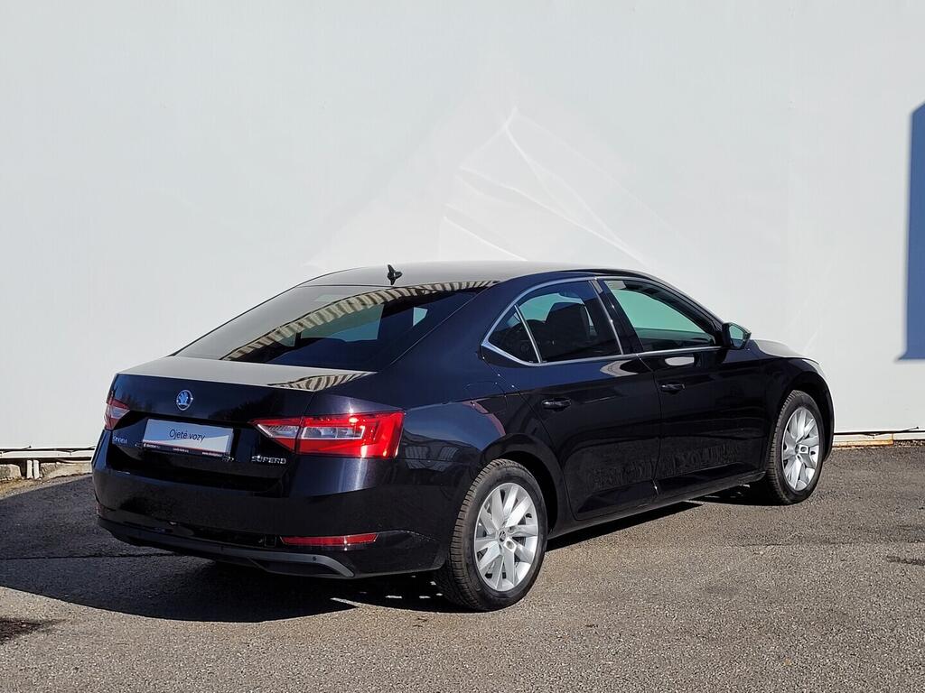 OM190V02687_11.webp_SUPERB Ambition Plus 2.0 TDI 140 kW manuál