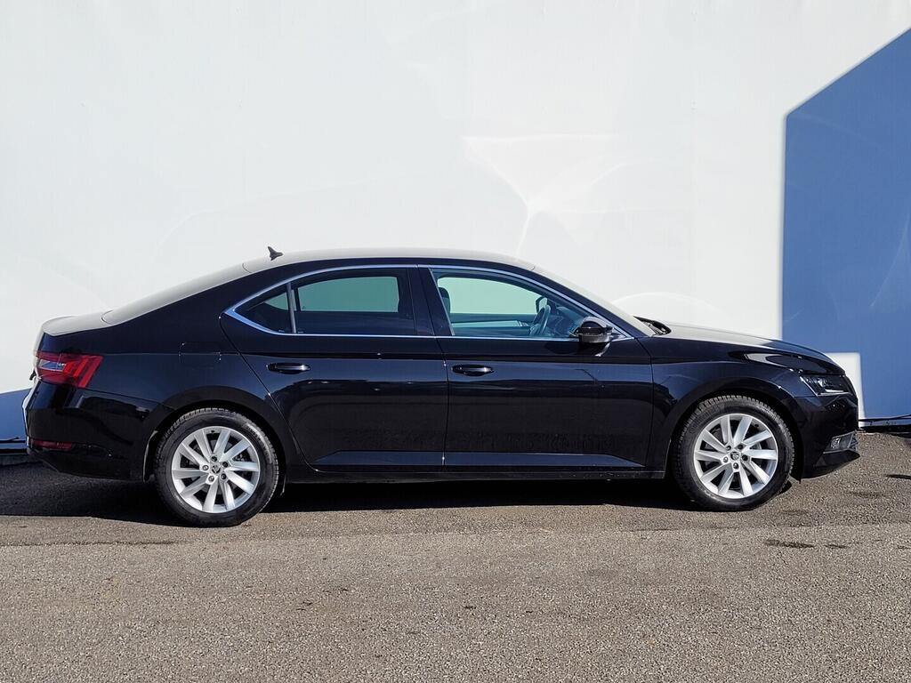 OM190V02687_16.webp_SUPERB Ambition Plus 2.0 TDI 140 kW manuál