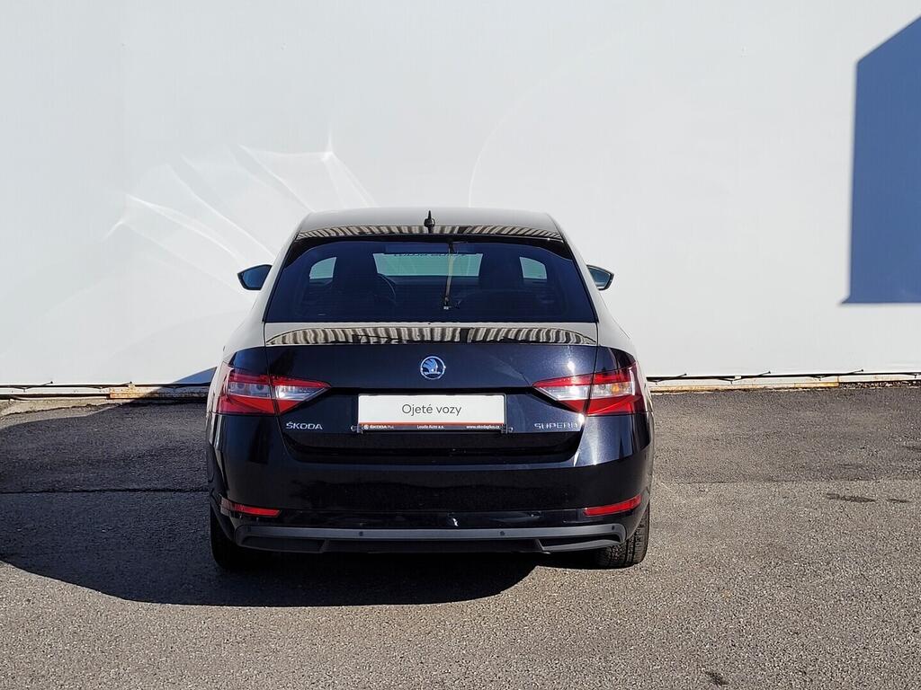 OM190V02687_17.webp_SUPERB Ambition Plus 2.0 TDI 140 kW manuál