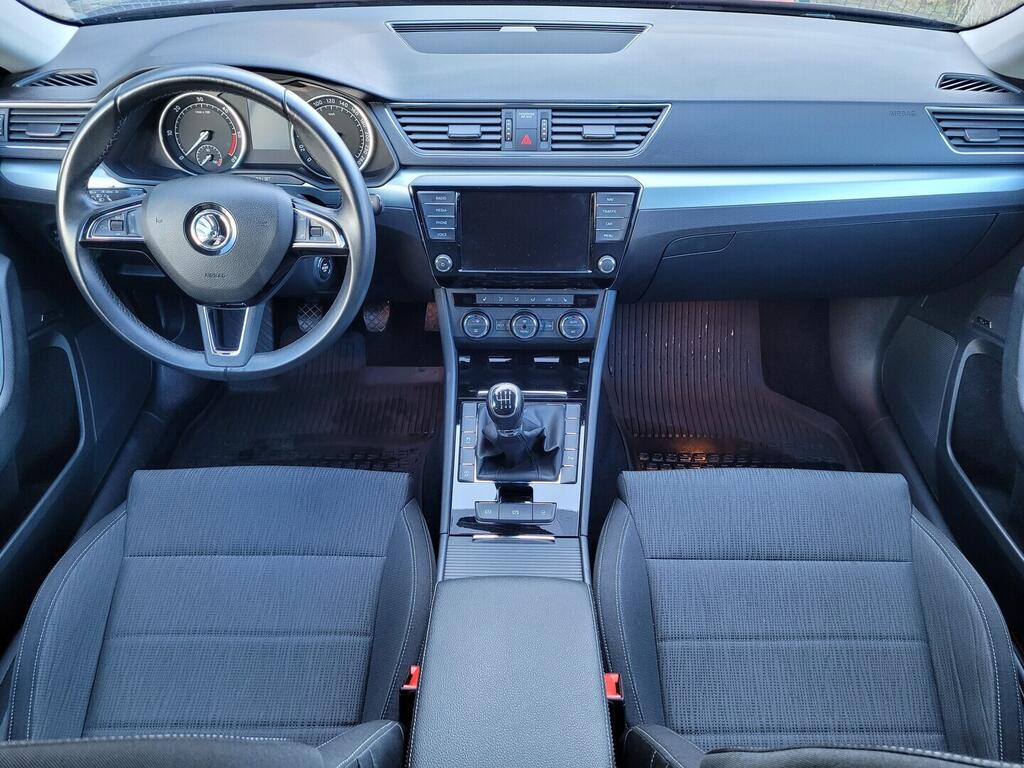 OM190V02687_18.webp_SUPERB Ambition Plus 2.0 TDI 140 kW manuál