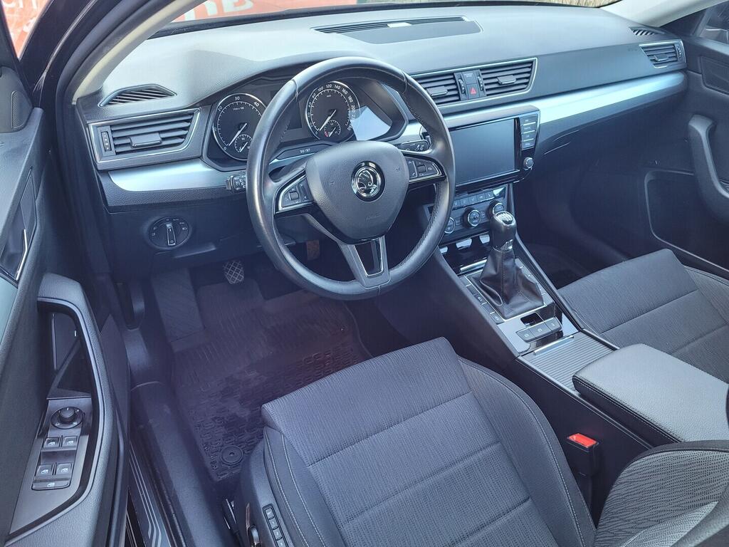 OM190V02687_19.webp_SUPERB Ambition Plus 2.0 TDI 140 kW manuál