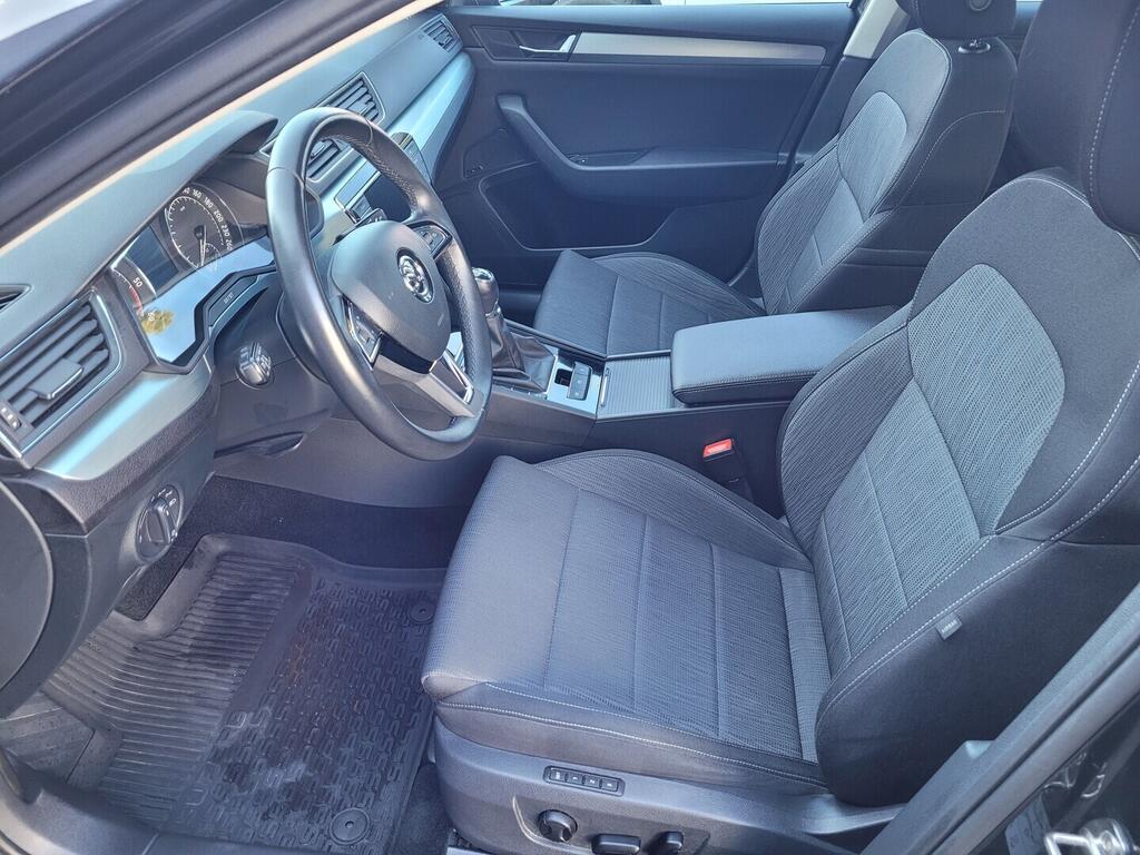 OM190V02687_20.webp_SUPERB Ambition Plus 2.0 TDI 140 kW manuál