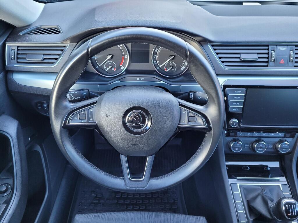 OM190V02687_23.webp_SUPERB Ambition Plus 2.0 TDI 140 kW manuál