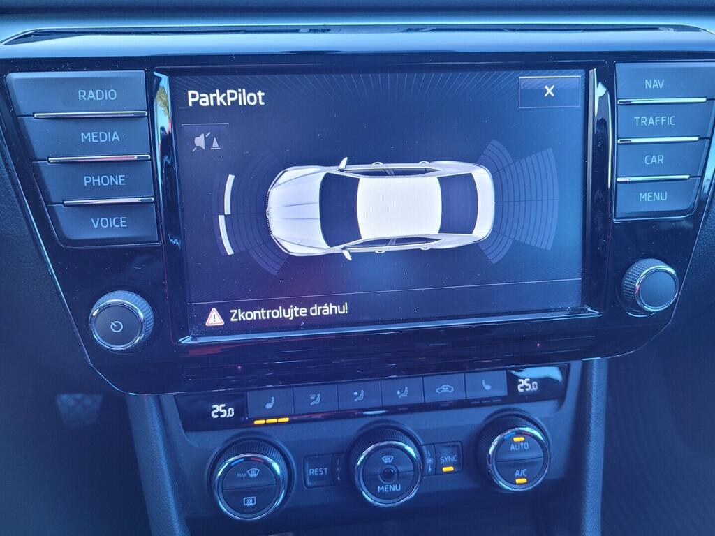 OM190V02687_25.webp_SUPERB Ambition Plus 2.0 TDI 140 kW manuál