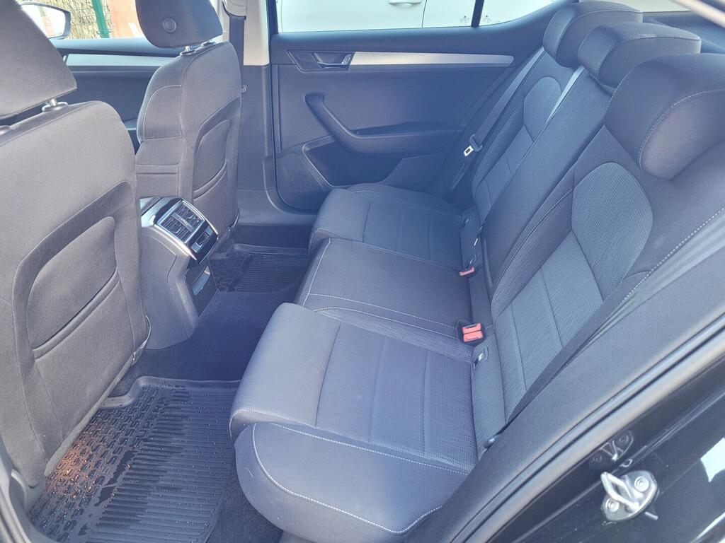 OM190V02687_30.webp_SUPERB Ambition Plus 2.0 TDI 140 kW manuál