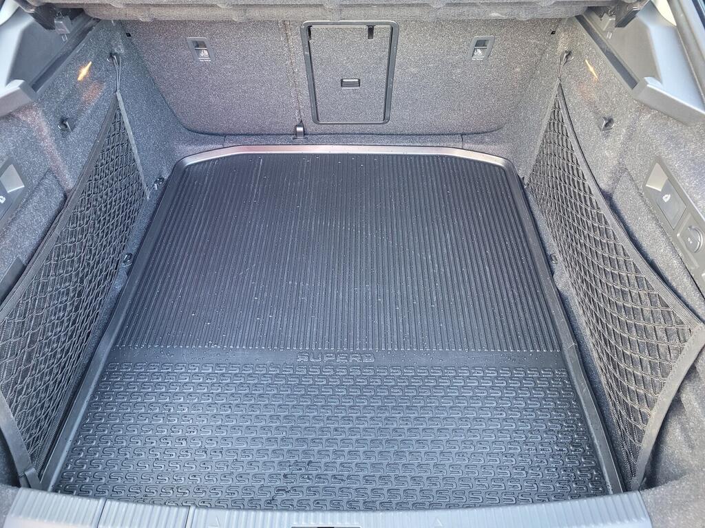 OM190V02687_31.webp_SUPERB Ambition Plus 2.0 TDI 140 kW manuál