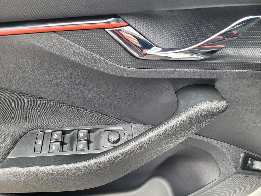 OM190V02688_21.webp_KAMIQ Monte Carlo 1.5 TSI 110 kW manuál, DPH