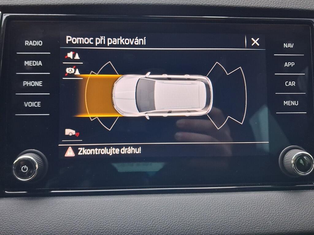 OM190V02690_25.webp_KAROQ Style Plus 1.5 TSI 110 kW automat