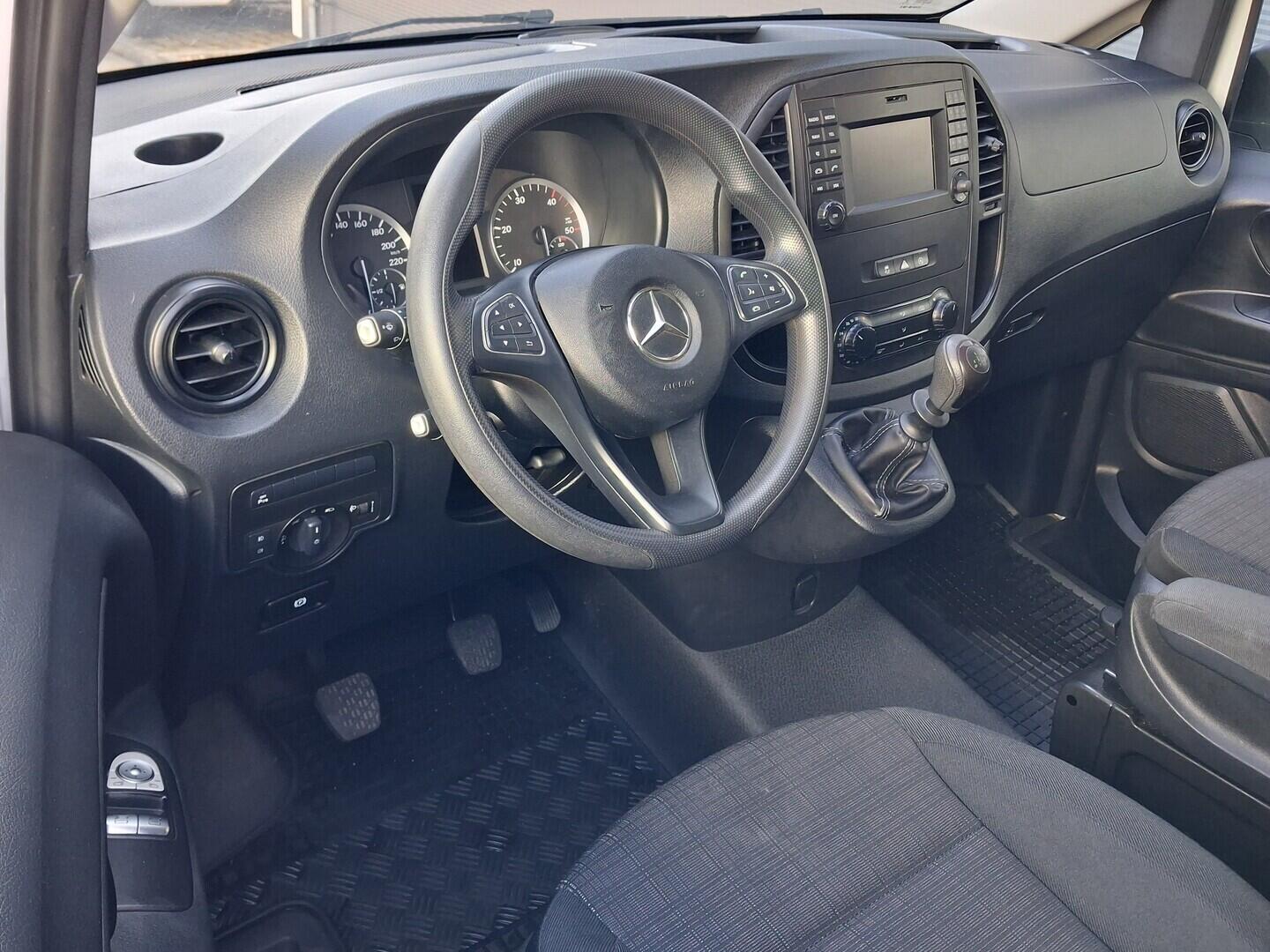 OM190V02695_19.webp_VITO Tourer 2.1 CDi 100 kW manuál