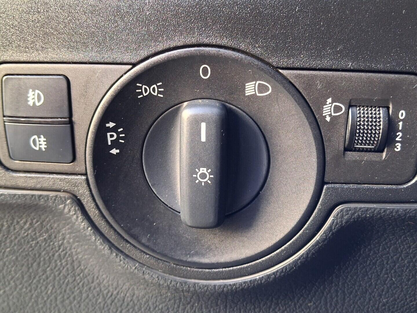 OM190V02695_22.webp_VITO Tourer 2.1 CDi 100 kW manuál