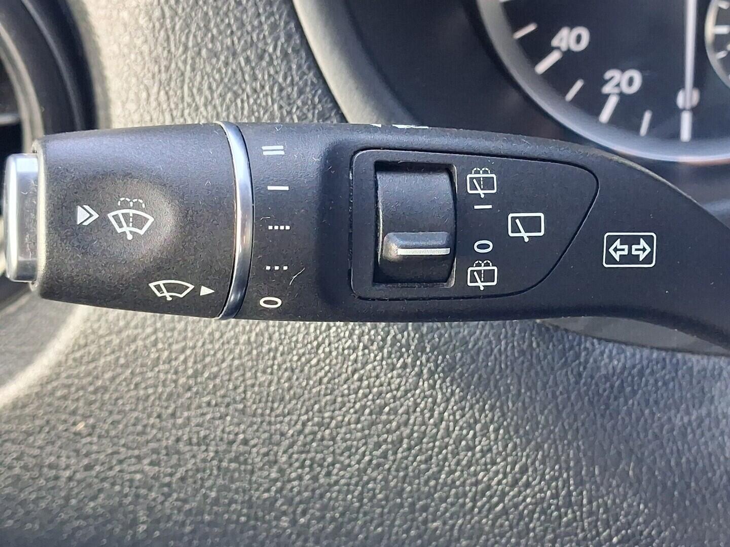 OM190V02695_28.webp_VITO Tourer 2.1 CDi 100 kW manuál