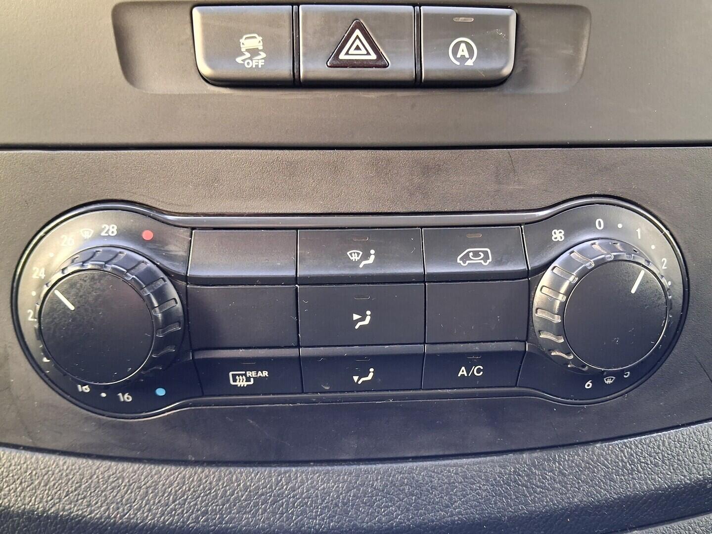 OM190V02695_29.webp_VITO Tourer 2.1 CDi 100 kW manuál