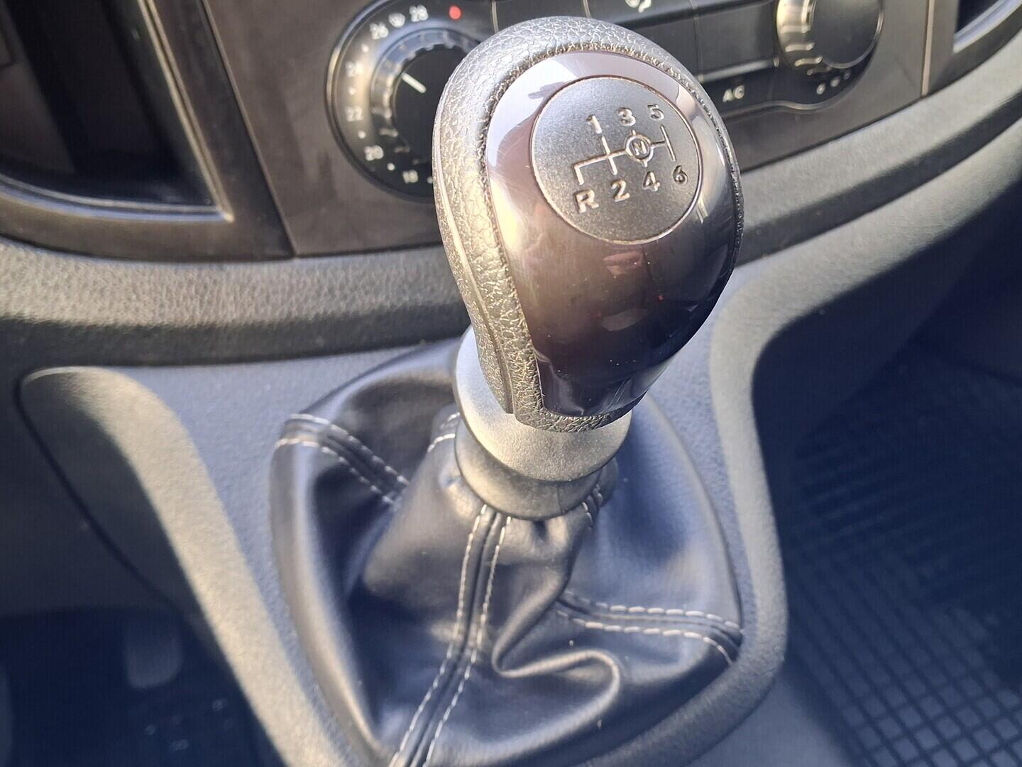 OM190V02695_30.webp_VITO Tourer 2.1 CDi 100 kW manuál