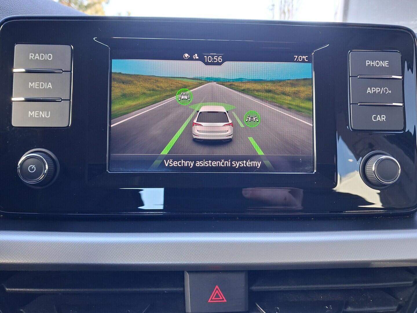 OM190V02696_25.webp_SCALA Ambition 1.0 TSI 81 kW manuál, DPH