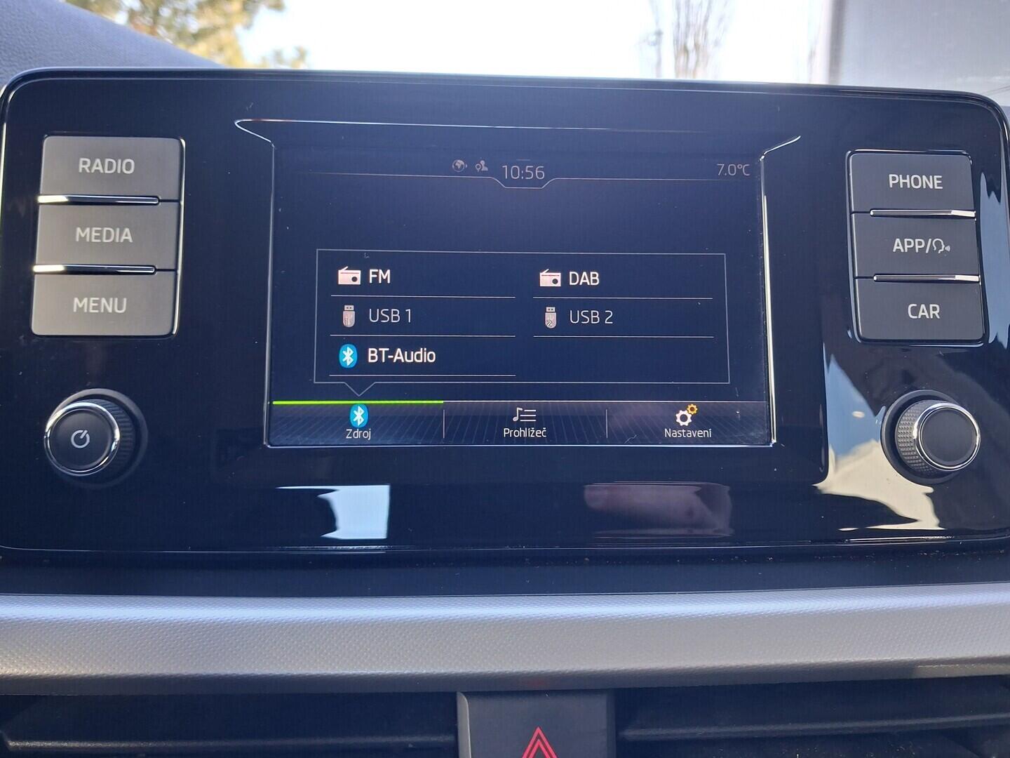 OM190V02696_26.webp_SCALA Ambition 1.0 TSI 81 kW manuál, DPH