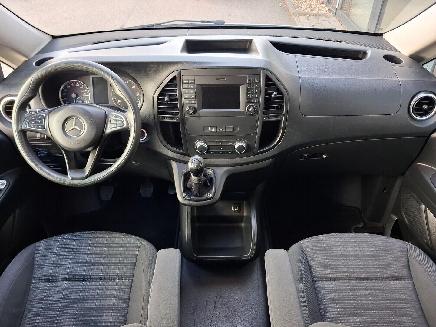 OM190V02705_18.webp_VITO  2.1 CDi 120 kW manuál