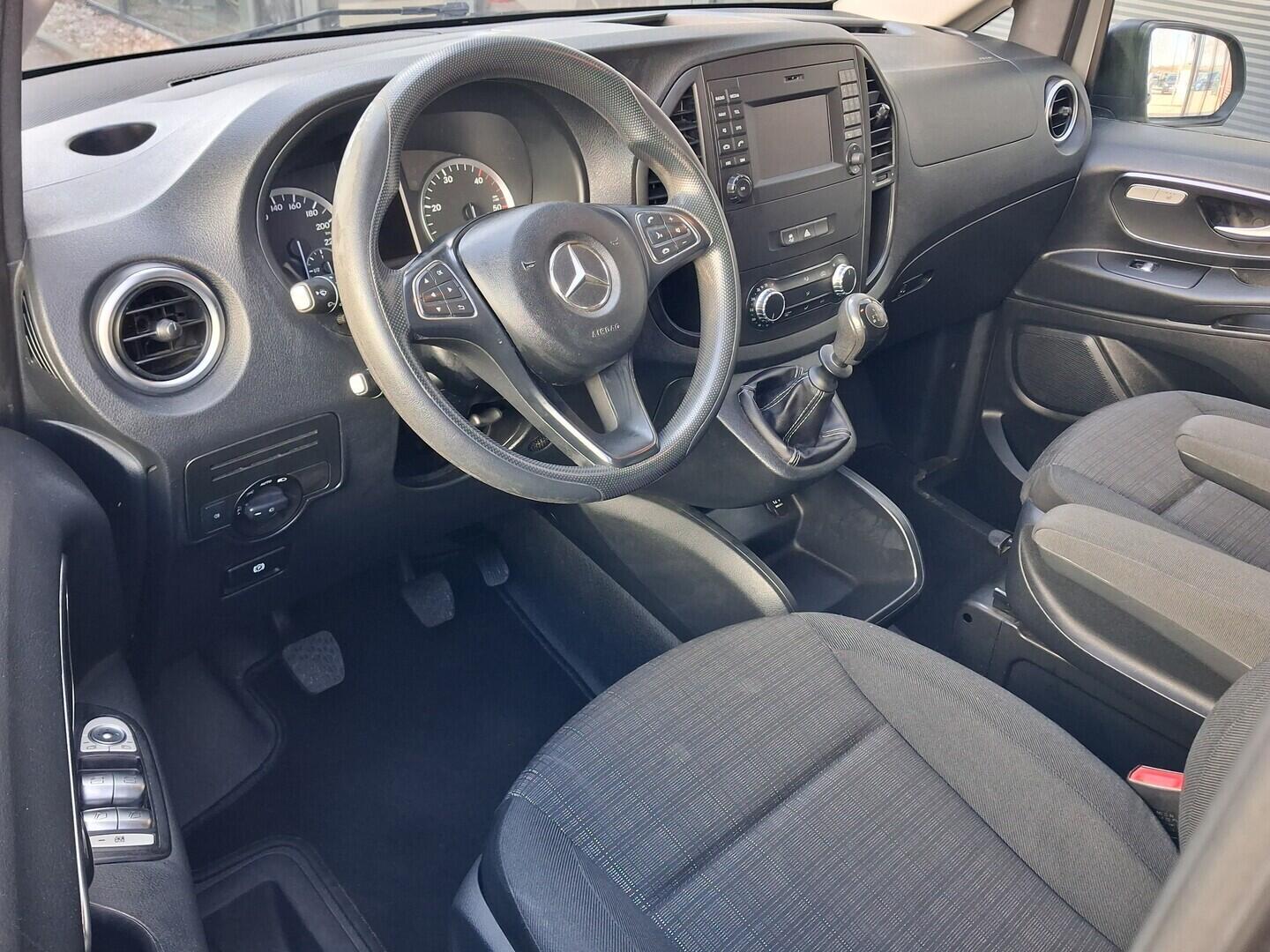 OM190V02705_19.webp_VITO  2.1 CDi 120 kW manuál