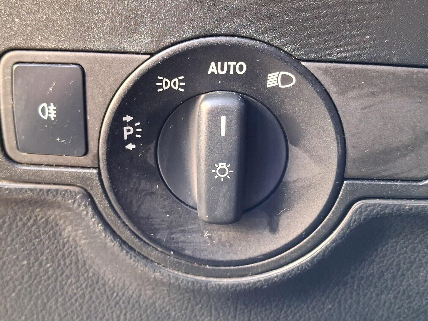 OM190V02705_22.webp_VITO  2.1 CDi 120 kW manuál