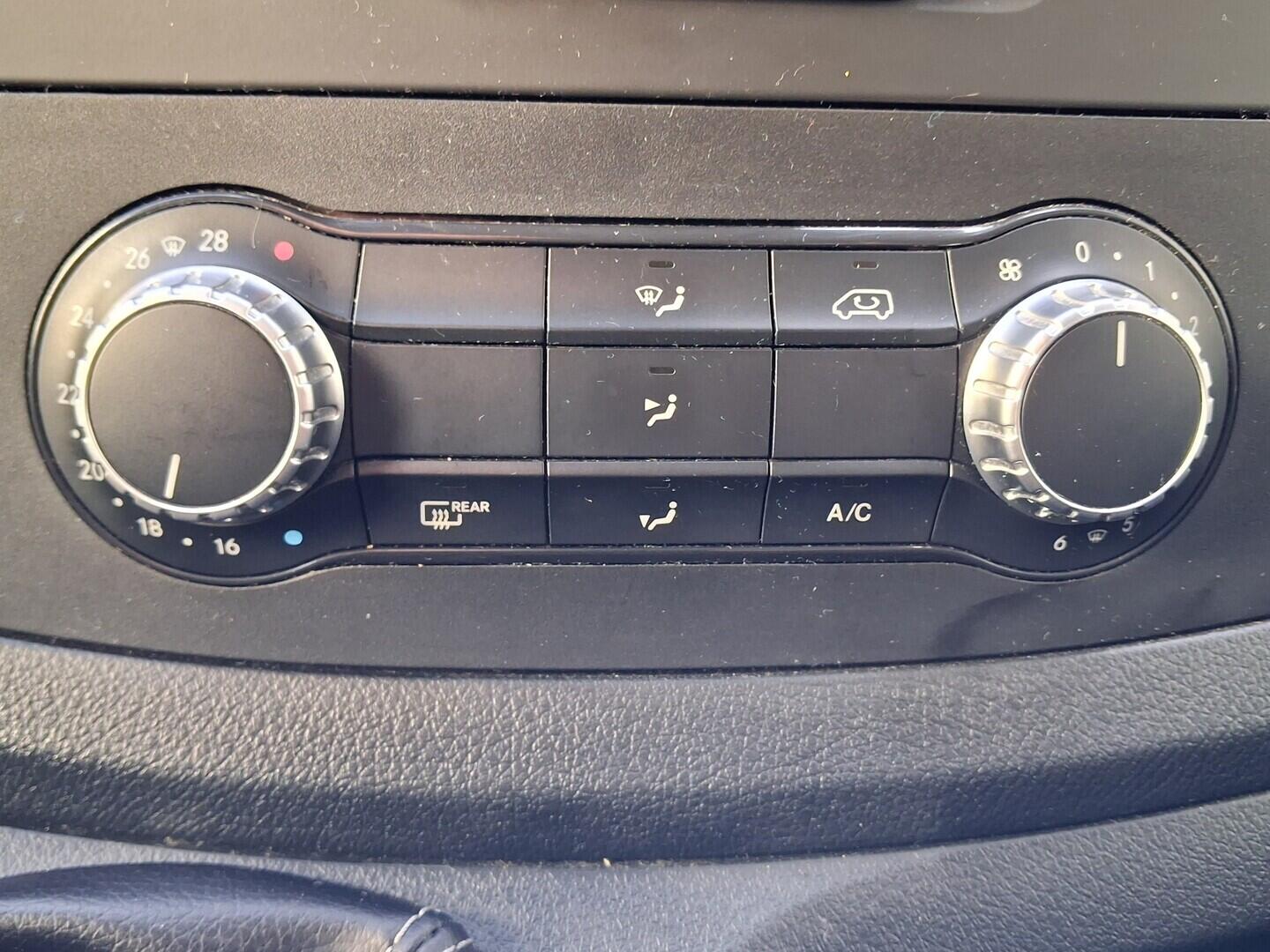 OM190V02705_27.webp_VITO  2.1 CDi 120 kW manuál